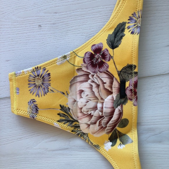 TRIANGL yellow floral Neoprene bikini with Bag - Picture 4 of 10
